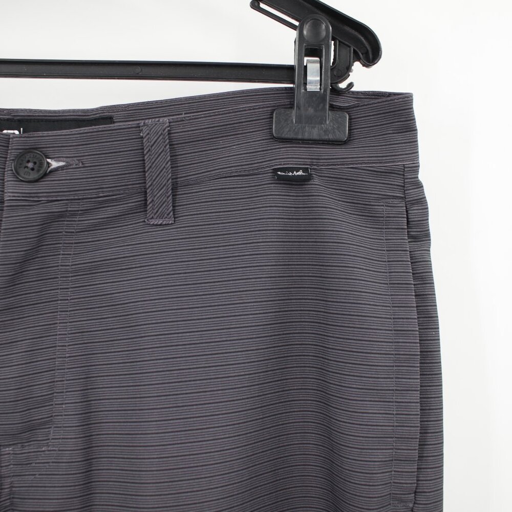 Travis Mathew Shorts Mens 32 10" Striped Beck Performance Hybrid Golf Flat Front